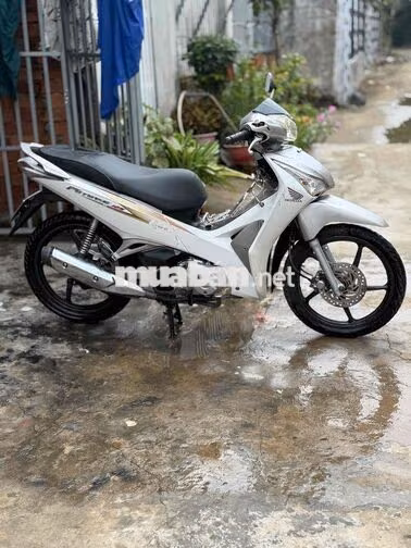 Future mập 2013 trắng bạc xe đẹp biển 83 ngây chủ