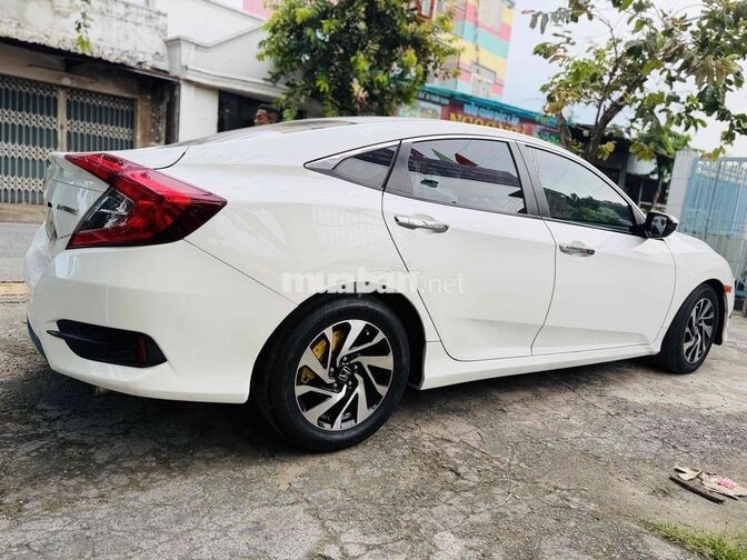 Honda Civic 1.8 2018 Trắng Việt Nam