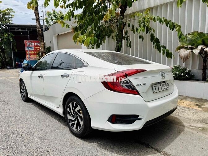 Honda Civic 1.8 2018 Trắng Việt Nam