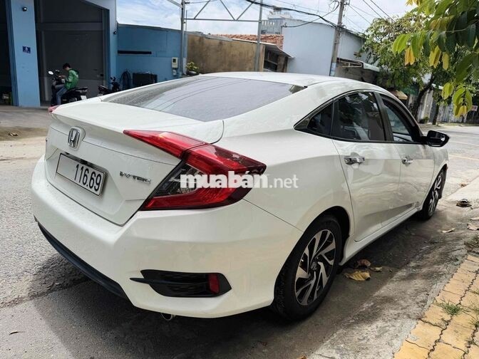 Honda Civic 1.8 2018 Trắng Việt Nam