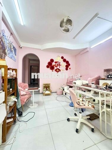 Sang Tiệm Nail - Mi Tại Khu K300 Quận Tân Bình