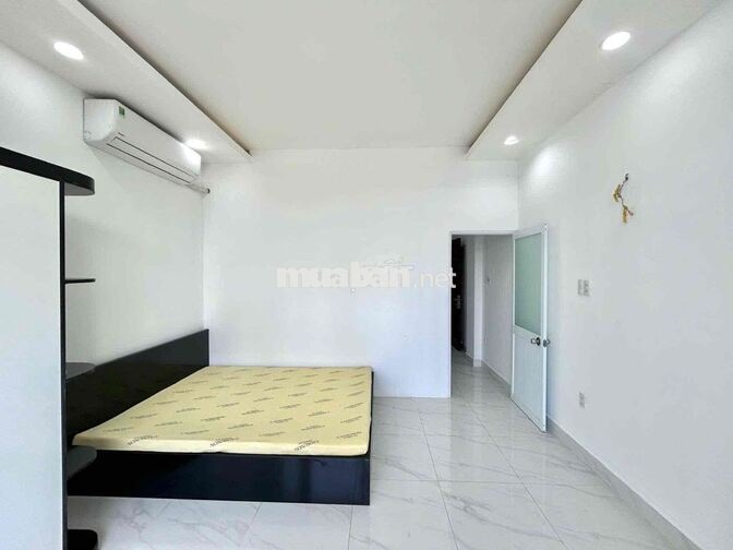 CHO THUÊ CĂN HỘ BAN CÔNG RỘNG GẦN 30M2 FULL NTHAT