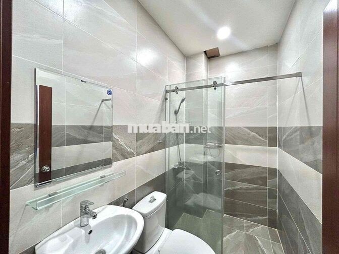 CHO THUÊ CĂN HỘ BAN CÔNG RỘNG GẦN 30M2 FULL NTHAT