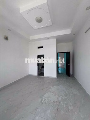 Cho thuê nhà Thị trấn hóc môn 4pn 12 triệu , sân đậu ô tô
