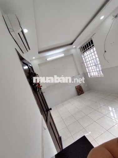 Còn 1 phòng ban công đường phạm văn chiêu, khu an ninh, không ngập