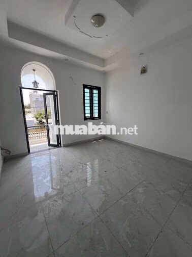 Cho thuê nhà Thị trấn hóc môn 4pn 12 triệu , sân đậu ô tô