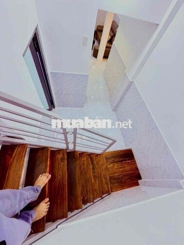 nhà lầu Ngay hẻm Cổng chợ lớn Yjut BMT 2t650tr