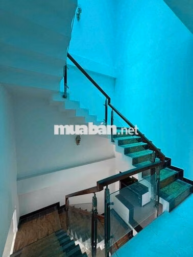 Cho thuê nhà Thị trấn hóc môn 4pn 12 triệu , sân đậu ô tô