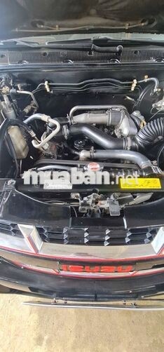Isuzu Hi-Lander Đen 7 chỗ Dầu