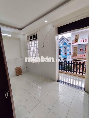 Còn 1 phòng ban công đường phạm văn chiêu, khu an ninh, không ngập