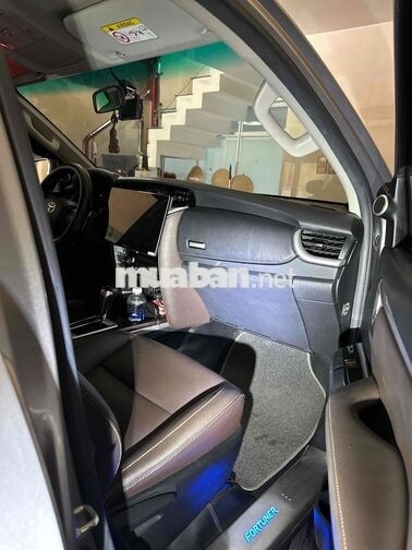 Toyota Fortuner 2016 2.7V Xăng 1 Cầu Bạc