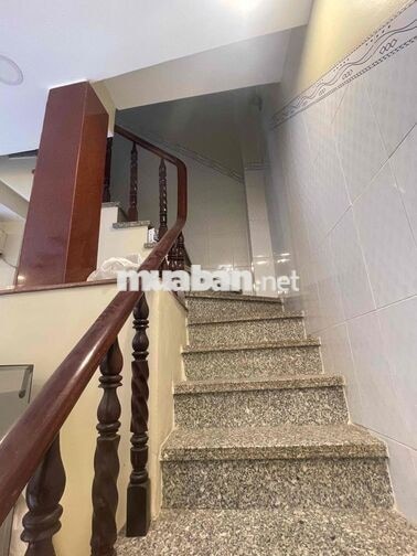 cho thuê nguyên căn nhà đươfng nguyễn xí  bình lợi trung  p13 củ