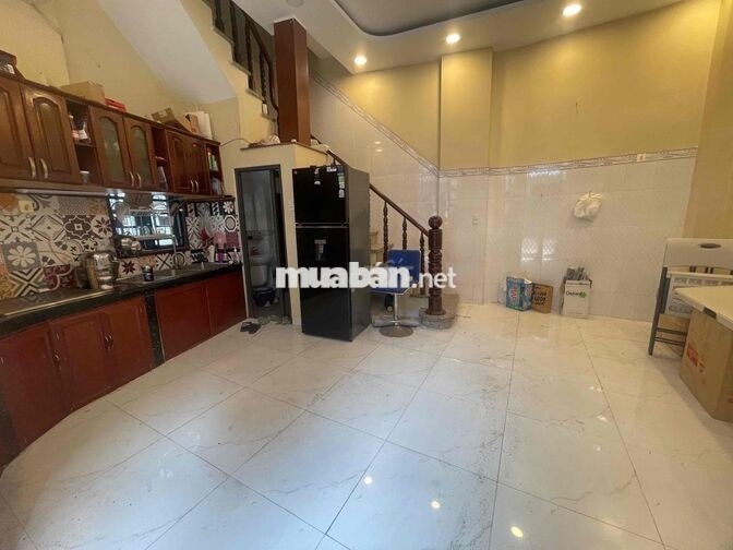 cho thuê nguyên căn nhà đươfng nguyễn xí  bình lợi trung  p13 củ