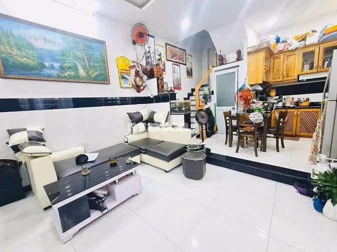 Bán nhà chính chủ; mình bán căn nhà đang ở để đi định cư nước ngoài
