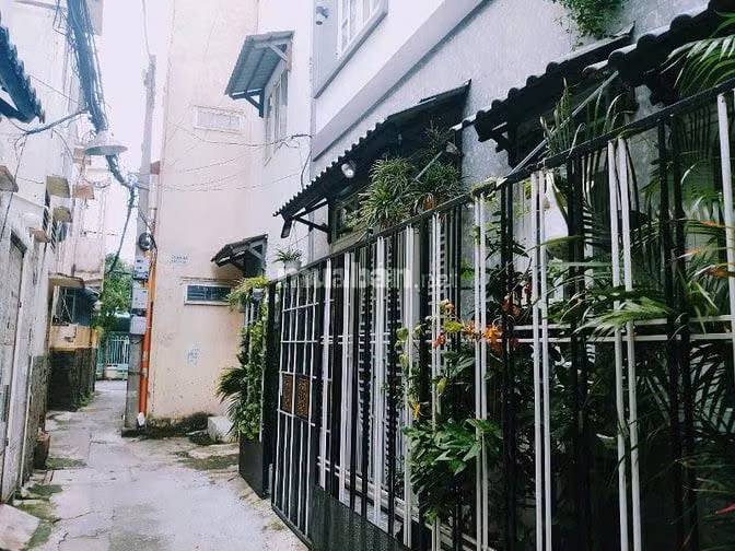 Bán nhà chính chủ; mình bán căn nhà đang ở để đi định cư nước ngoài