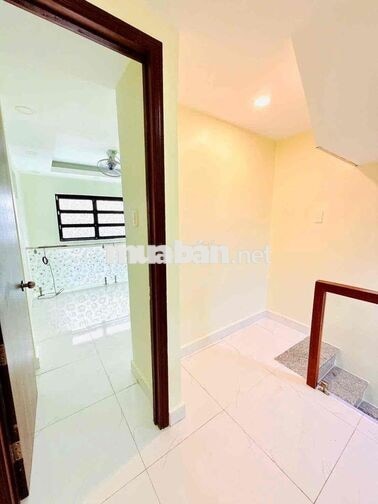 Cho thuê nhà Bạch Vân ngay trung tâm Q5 4 tầng