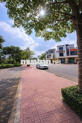 Bán nhà phố Thuận An 3 tầng mặt tiền đường 22m giá đầu tư chỉ 3.97 tỷ