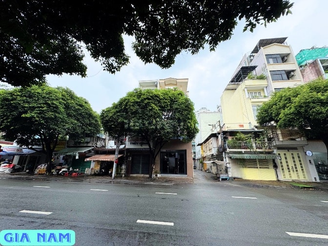 BÁN NHÀ GÓC 2 MẶT TIỀN KINH DOANH : ĐƯỜNG LÃNH BINH THĂNG - P. 13 -Q11