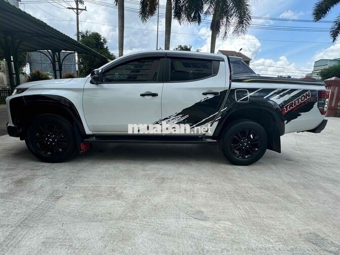 Mitsubishi Triton Athlete Trắng 5 chỗ