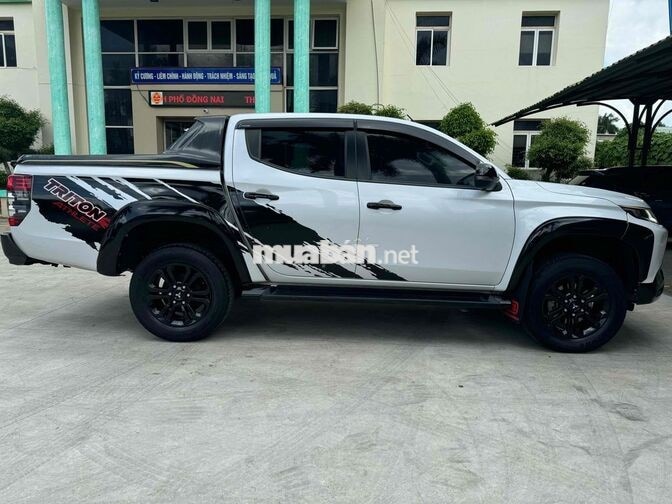 Mitsubishi Triton Athlete Trắng 5 chỗ