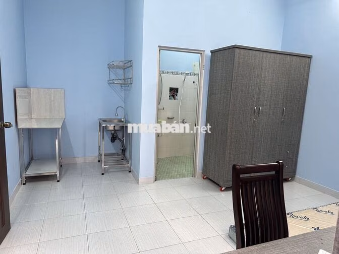 Phòng NGUYÊN HỒNG, lầu 1, có ban công, full nội thất