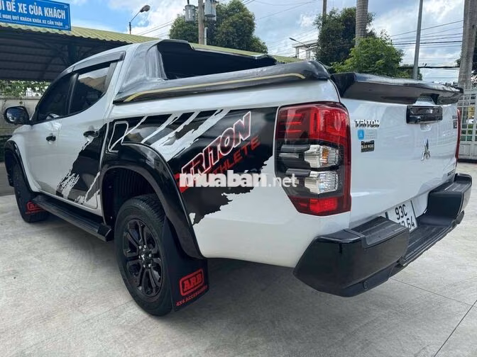 Mitsubishi Triton Athlete Trắng 5 chỗ