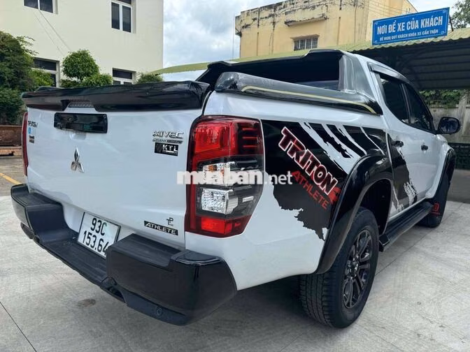 Mitsubishi Triton Athlete Trắng 5 chỗ