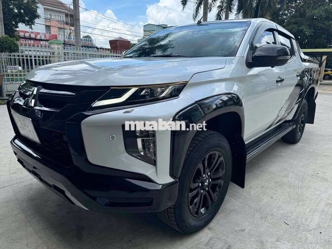Mitsubishi Triton Athlete Trắng 5 chỗ