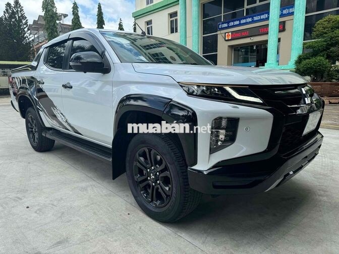 Mitsubishi Triton Athlete Trắng 5 chỗ