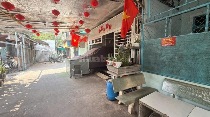 Bán nhà DT 4x18 đúc 2 tầng hẻm ô tô đường Nguyễn Văn Quá giá 2ty920 TL