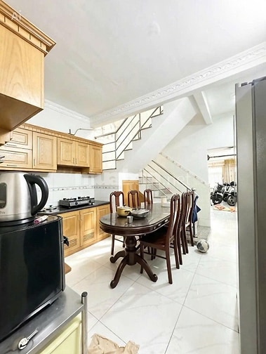 Bán nhà DT 4x18 đúc 2 tầng hẻm ô tô đường Nguyễn Văn Quá giá 2ty920 TL