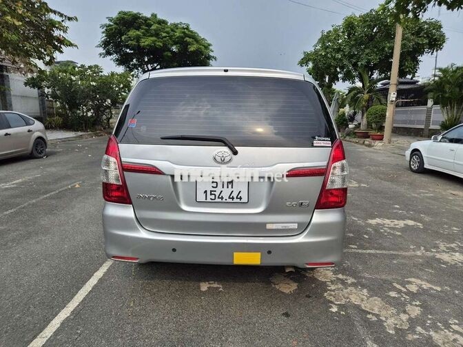 Toyota Innova 2.0E 2015 Bạc 8 chỗ Số sàn
