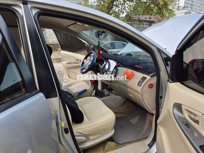 Toyota Innova 2.0E 2015 Bạc 8 chỗ Số sàn