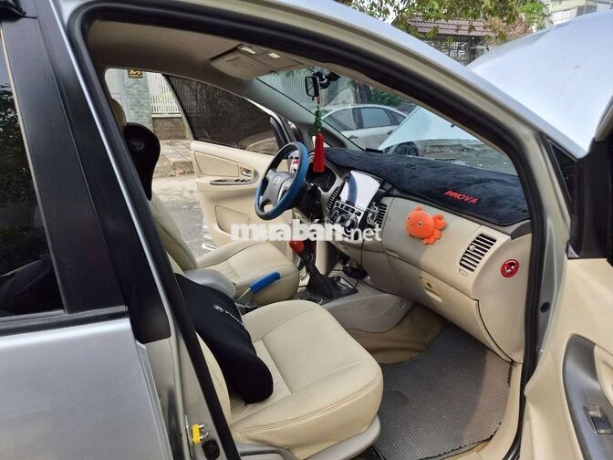 Toyota Innova 2.0E 2015 Bạc 8 chỗ Số sàn