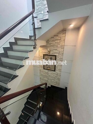Cho Thuê Nhà 5PN , 5 WC , DTSD 205 m2 , LK Aeon .