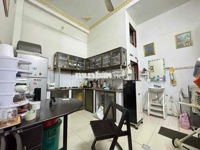 NHÀ HƠN 3TỶ - NGUYỄN TƯ GIẢN - DT 4x10m - Trệt Lầu Sân Để Xe Rộng