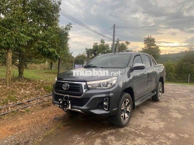 Toyota Hilux 2019 Tự động Xám 200000 km