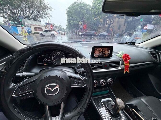 Mazda 3 xe công chức sử dụng giữ gìn