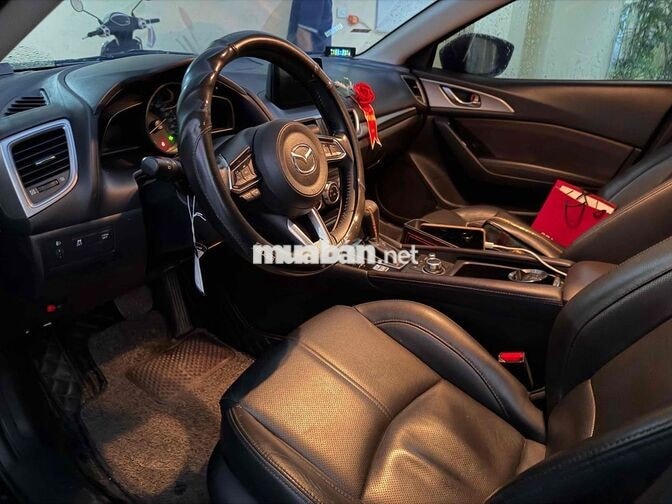 Mazda 3 xe công chức sử dụng giữ gìn