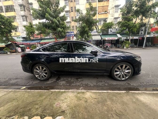 Mazda 6 Premium GTCCC 2022 Xanh đen
