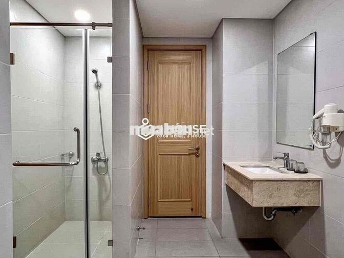 Căn hộ đầy đủ ban công tách bếp ngay Lotte Mart, Eco green, Rmit,Ufm