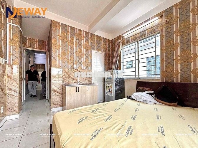 Phòng Ban Công Siêu Thoáng - Đầy Đủ Nội Thất Đối Diện Đầm Sen
