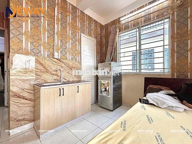 Phòng Ban Công Siêu Thoáng - Đầy Đủ Nội Thất Đối Diện Đầm Sen