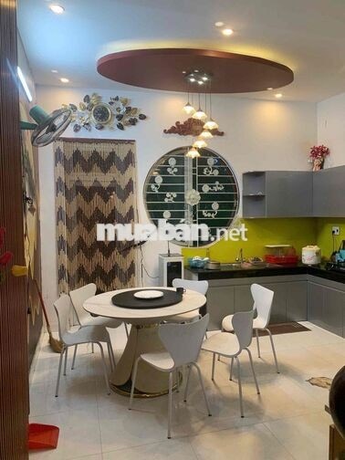 • NHÀ MẶT TIỀN 3 TẦNG 1 SÂN THƯƠNGj