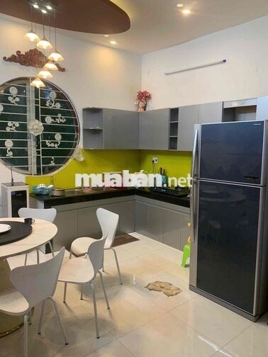 • NHÀ MẶT TIỀN 3 TẦNG 1 SÂN THƯƠNGj