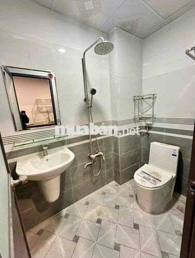 CHO THUÊ PHÒNG GÁC CAO 2M NGAY ĐẦM SEN - 3.600.000