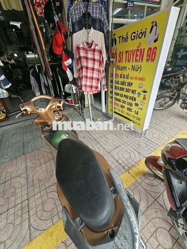 cho thuê chỗ ngồi sửa quần áo nhỏ trước shop đồ si