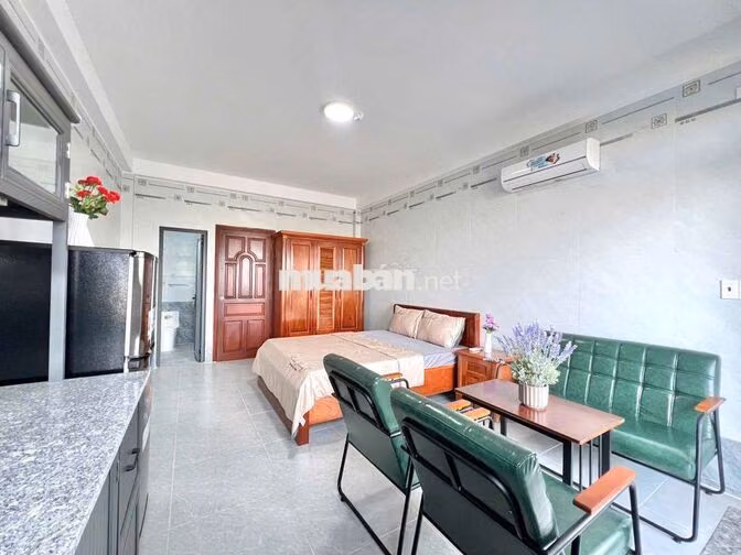 Studio Ban Công Cao Cấp FULL NỘI THẤT Kế bên Siêu Thị Emart 