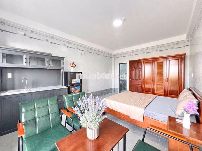 Studio Ban Công Cao Cấp FULL NỘI THẤT Kế bên Siêu Thị Emart 