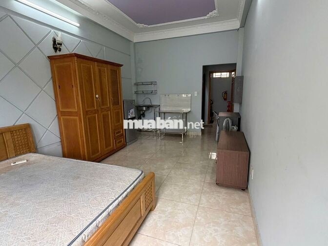 Phòng Nơ Trang Long (ngay cầu BĂNG KY), rộng, ban công lớn, full nthất